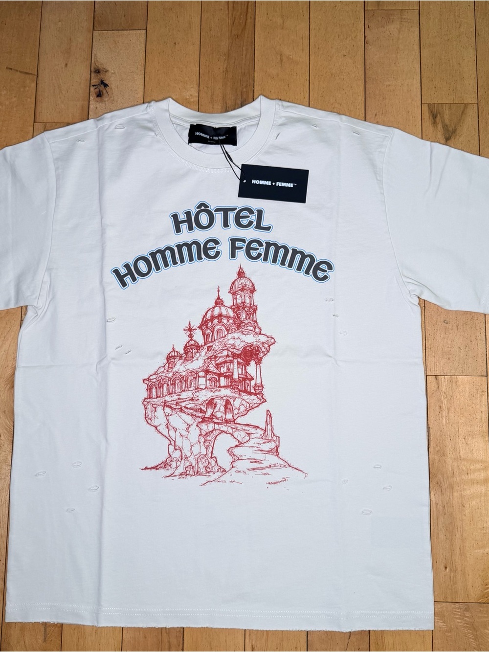 HÔTEL Homme Femme Short Sleeve Graphic Tee - White with Red Print
